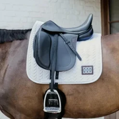 Tapis De Dressage|Tapis De Selle*Kentucky Horsewear - Tapis de dressage Fishbone Compétition 2 numéros Blanc